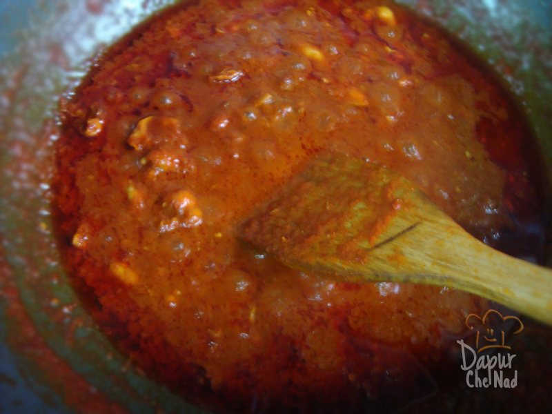 Masak sehingga kuah menjadi pekat.