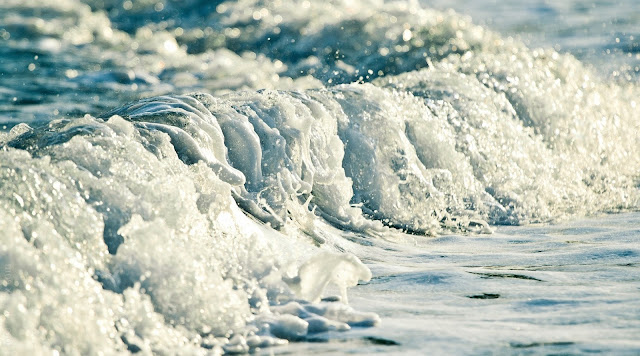 Achtergrond foto met golven in de zee