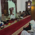Personil Polresta Tangerang Melaksanakan Binrohtal di Masjid Al - Latif