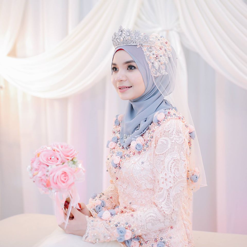 30 Inspirasi Baju Pengantin  Muslim 2021 Tutorial Hijab