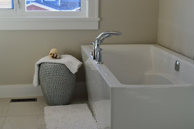 white bathtub with spa feeling