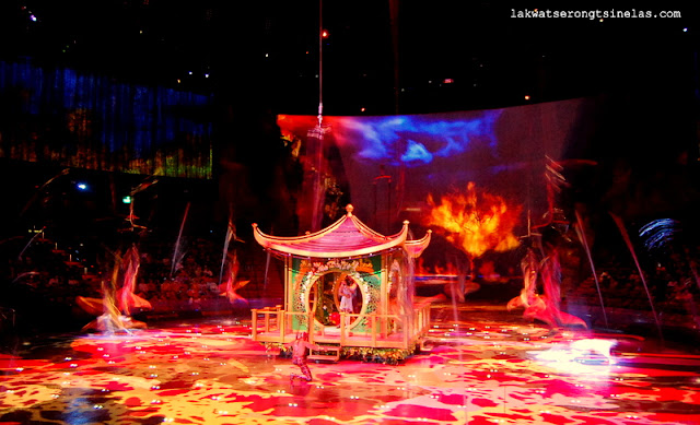 MACAU | MESMERIZED AT THE HOUSE OF DANCING WATER SHOW 