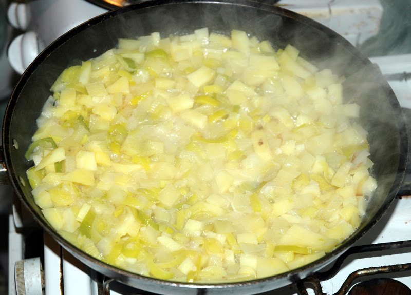 108 RICETTE VEGETARIANE: 1) Porri e patate in padella.