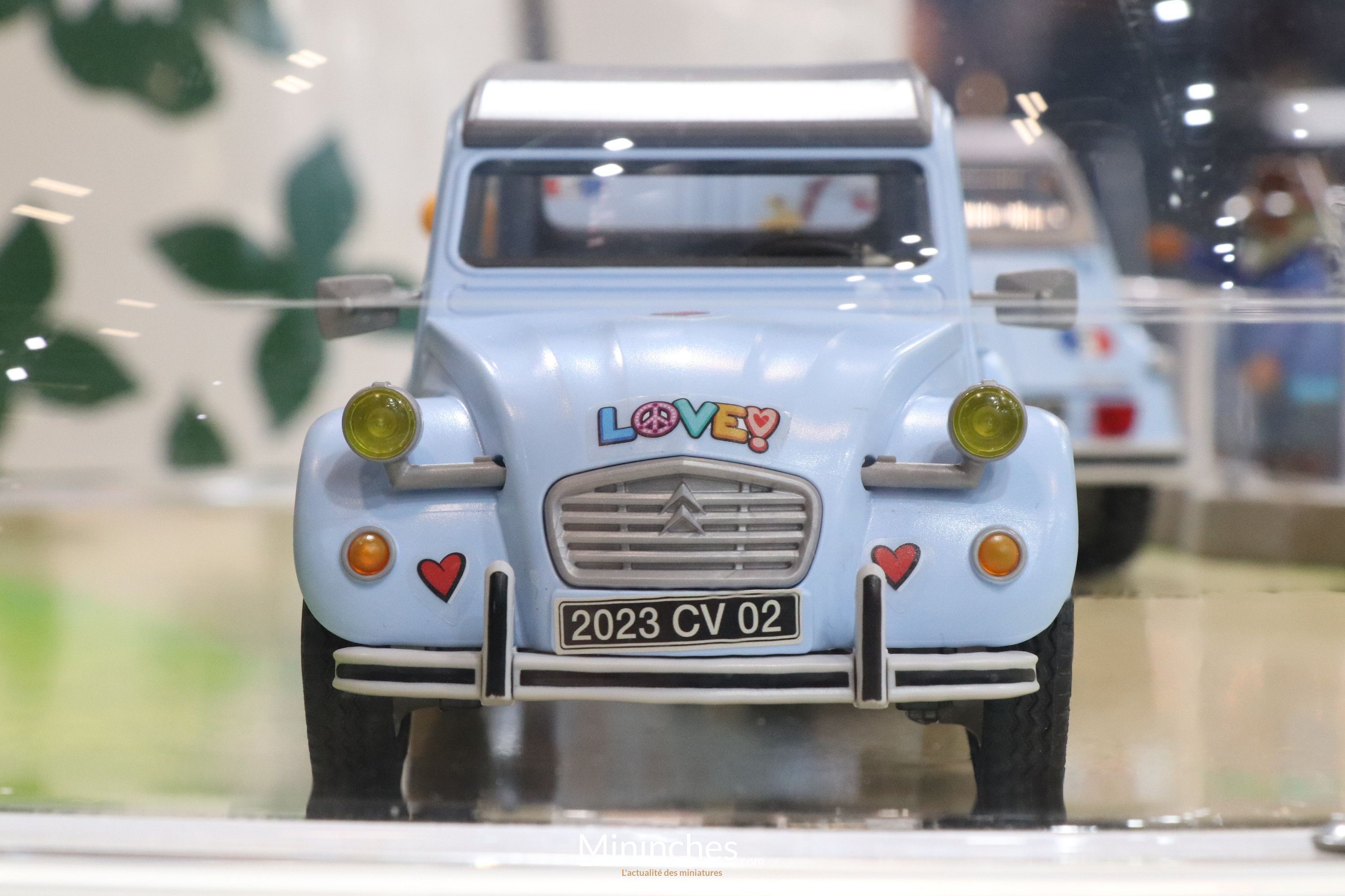 Citroën et Playmobil dévoilent une 2 CV miniature, un coffret pour