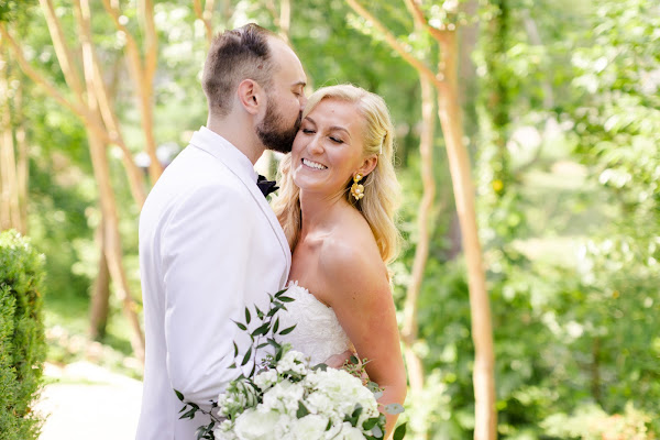 Backyard Summer Wedding in Edgewater, MD photographed by Maryland Wedding Photographer Heather Ryan Photography