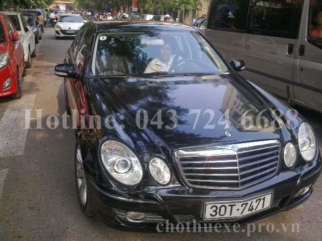 Cho thuê xe 4 chỗ Mercedes E280 hạng sang