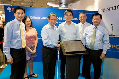  Source: POSB. From left, Derrick Goh, Head of POSB; Dolores Scully, PR Executive, SAVH, Danny Chia, Vice-President of SAVH, Guest of Honour Minister for Social and Family Development Tan Chuan-Jin; Jeremy Soo, DBS Head of Consumer Banking Group Singapore, and Sim S. Lim, DBS Singapore Country Head, celebrate the launch of POSB’s Talking ATMs.