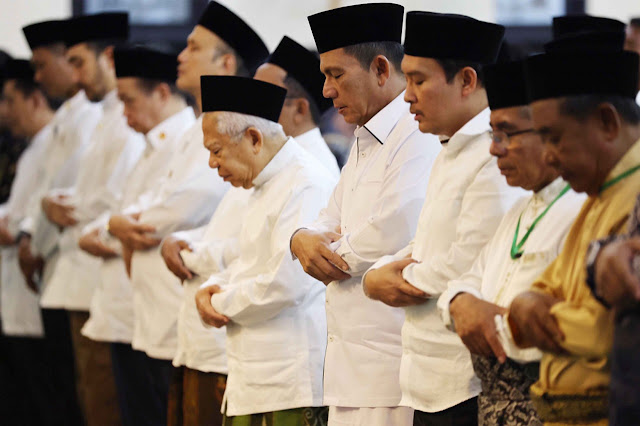 Wapres RI Ma'ruf Amin Bersama Gubernur Ansar Terawih di Masjid Al-Uswah Tanjungpinang