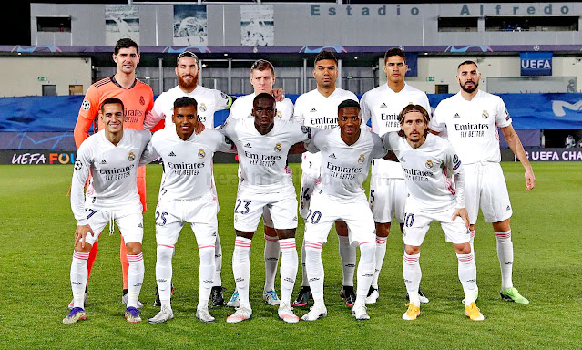 REAL MADRID C. F. Temporada 2020-21. Courtois, Sergio Ramos, Toni Kroos, Casemiro, Varane, Benzema. Lucas Vázquez, Rodrygo, Mendy, Vinicius y Luka Modric. REAL MADRID C. F. 2 BORUSSIA VfL 1900 e. V. MÖNCHENGLADBACH 0. 09/12/2020. Liga de Campeones de la UEFA, fase de grupos, Grupo B, jornada 6. Valdebebas, Madrid, estadio Alfredo Di Stéfano. GOLES: 1-0: 9’, Benzema. 2-0: 31’, Benzema.