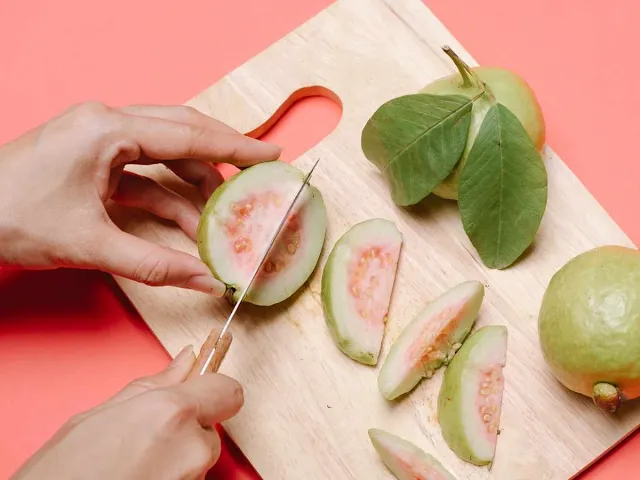 The correct rules for eating guava