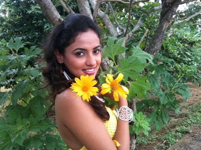  Srilankan Actress Udari Warnakulasuriya Sexy photos, Udari Warnakulasooriya Borukari ODEL 