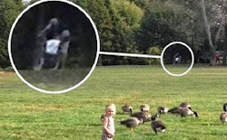  Ένας Βρετανός έμεινε άφωνος όταν παρατήρησε σε μια φωτογραφία που είχε τραβήξει στο πάρκο, δύο ανατριχιαστικές φιγούρες.  Ο 38χρονος Richar...