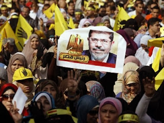 Massa Pro Mursi (foto Reuters)