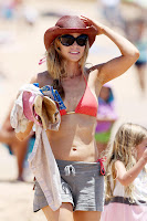 Denise Richards On Vacation In Maui In Her Bikini And Playing With Rental Birds