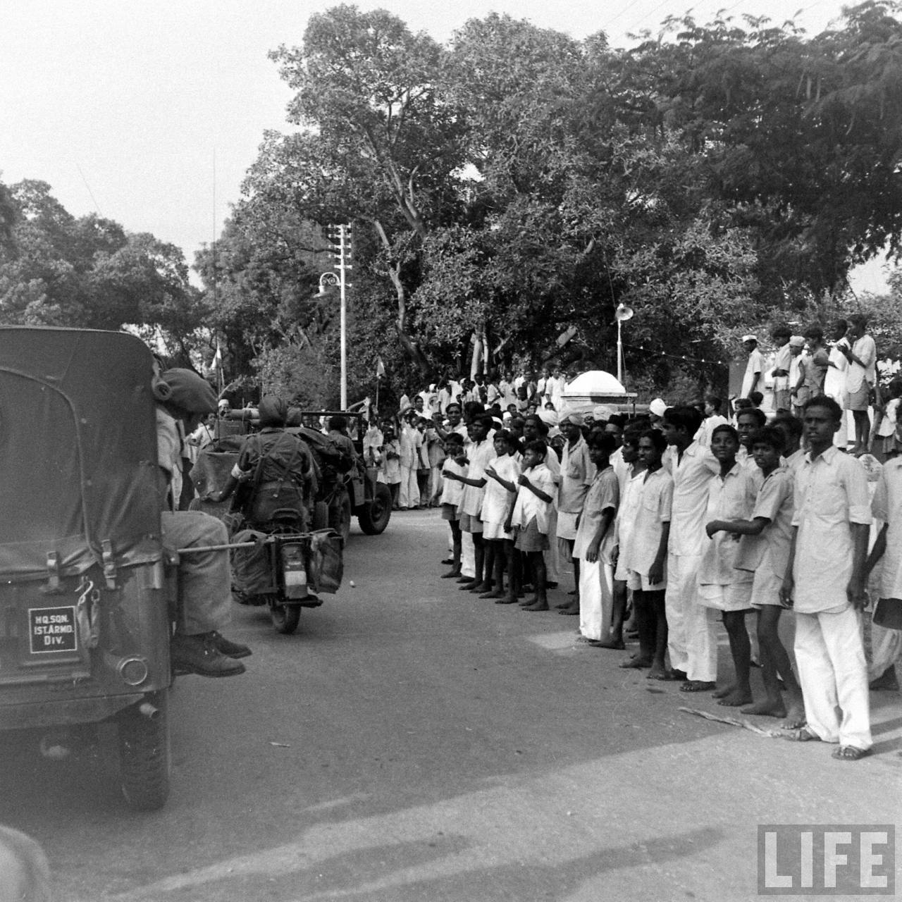 Crowds Cheering Indian Army  | (Operation Polo | Hyderabad Police Action | Annexation of Hyderabad, Hyderabad (Deccan), Telangana, India | Rare & Old Vintage Photos of Operation Polo, Hyderabad (Deccan), Telangana, India (1948)