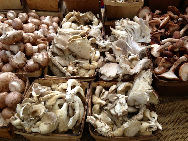 mushrooms_sale_galore_farmers_market