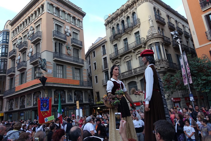 メルセ祭の大パレード（Cavalcade de la Mercè:La llum de la Mercè）