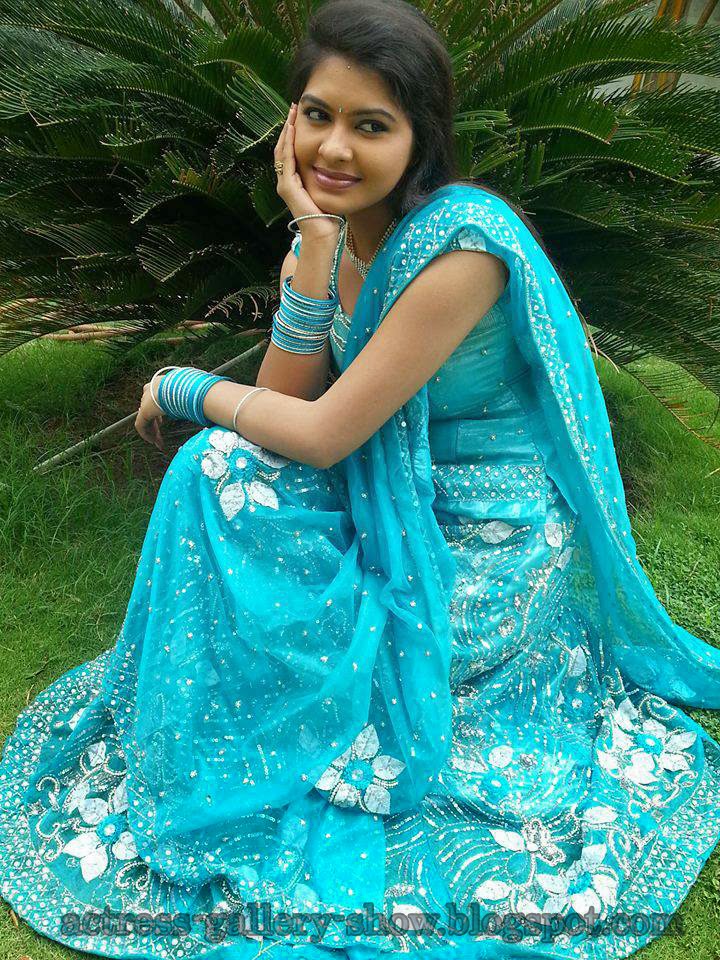 Rachitha Mahalakshmi Photos in Halfsaree HD - Cinebugs 