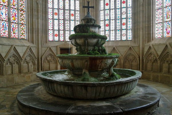 autriche basse-autriche niederösterreich stift abbaye heiligenkreuz wienerwald fontaine