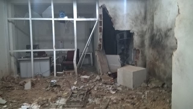 Bandidos explodem caixas eletrônicos em Itacuruba, no Sertão