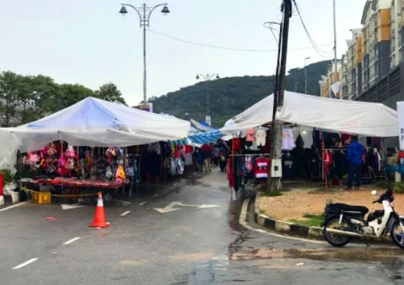 pasar malam di buka seawal 4 petang