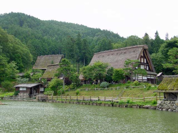 หมู่บ้านพื้นเมืองฮิดะ (Hida Folk Village: Hida no Sato: 飛騨の里)