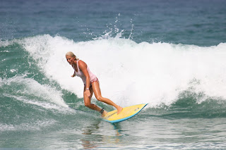 Johanna surfing