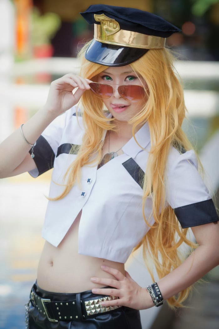 sexy police woman cosplayer