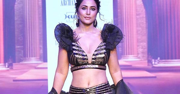Hina Khan stylish actress navel cleavage fashion show