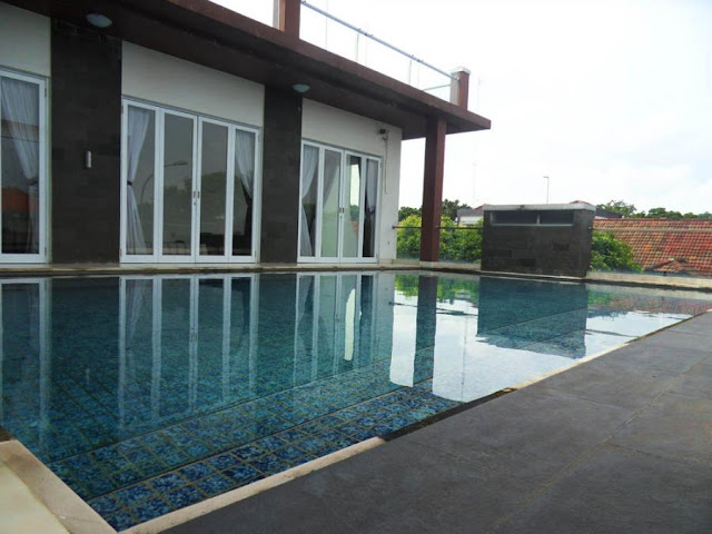 Contoh Kolam Renang Minimalis Belakang Rumah