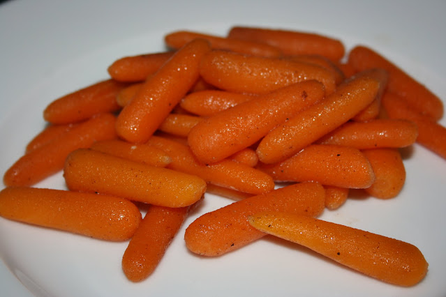 Cinnamon Glazed Carrots -- an excellent side dish made with the crockpot slow cooker