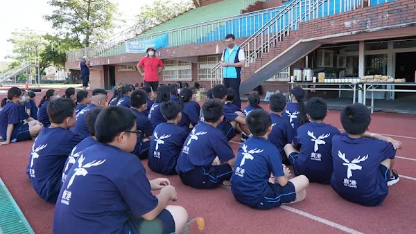 ▲鹿港鎮長許志宏為縣運選手們加油打氣，期勉都能發揮運動家的精神，為自己也為鹿港爭取最高的榮譽。（圖／記者林明佑翻攝）