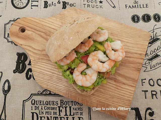 Burger aux crevettes et guacamole croquant mangue - poivron