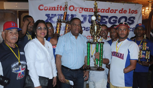 Republica Dominicana conquista torneo mundial Softbol Bandidos de un solo Brazo