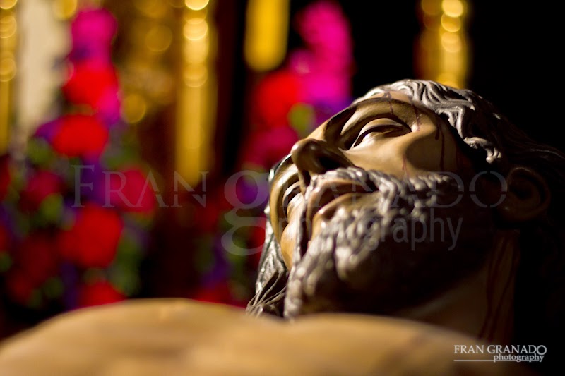 http://franciscogranadopatero35.blogspot.com/2015/05/el-cristo-yacente-de-la-hdad-del-santo.html