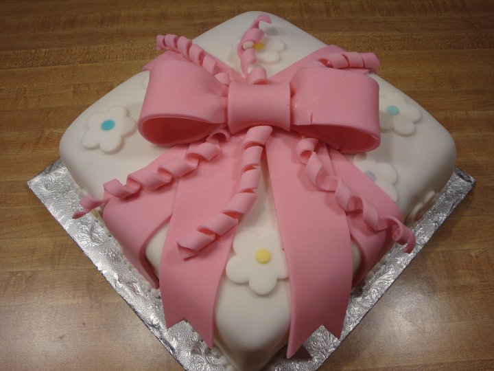 Michelle's Kitchen Creations: Cake Decorating Course 3