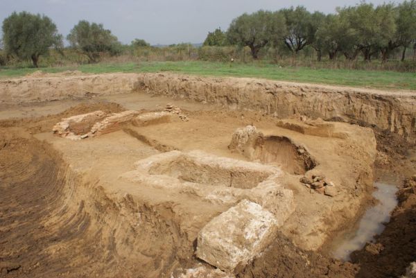 Αποκάλυψη οκτώ τάφων σε σωστική ανασκαφική έρευνα στην Ηλεία