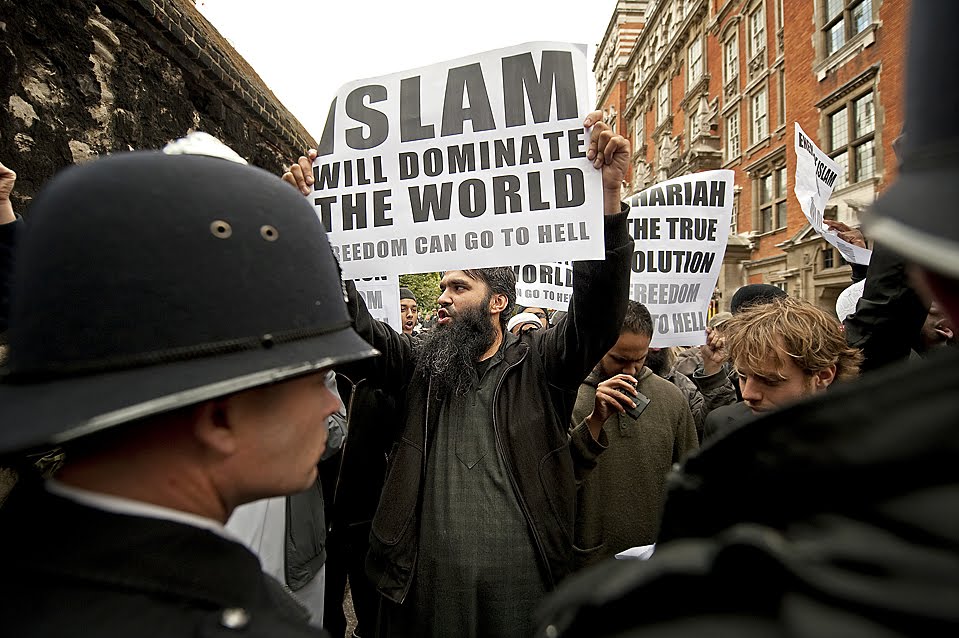 [Protesters+rallied+anti-Islamic+Dutch+lawmaker+Geert+Wilders+news+conference+London+Friday+Wilders+film+about+Islam+arrived+London+ban+against+him+entering+Britain+overturned.jpg]