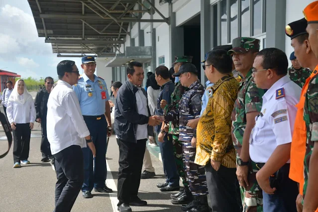Disambut Sekda Natuna, Gubernur Ansar Menghadiri Penanaman Padi Perdana