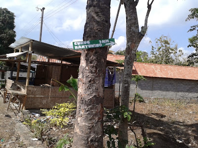 Papan petunjuk arah ke Air terjun Banyunibo