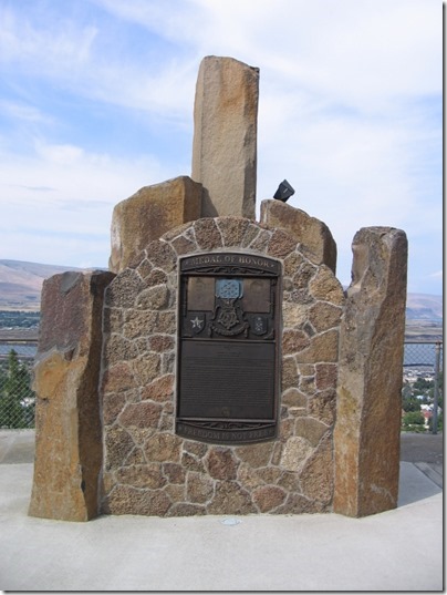 IMG_6507 Memorial to Medal of Honor Recipient Loren R. Kaufman at the Kelly View Point in The Dalles, Oregon on June 10, 2009