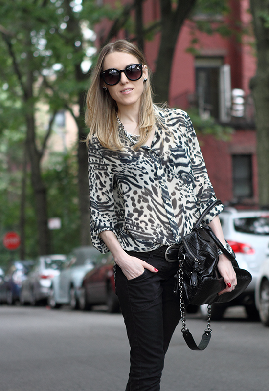 “A Walk Around Brooklyn Heights” Post on “The Wind of Inspiration” Blog #outfit #look #style #fashion #personalstyle #fashionblog #fashionblogger (How to Wear an Animal Print Blouse / Animal Print Blouse with Skinny Pants / Things to Do in Brooklyn)