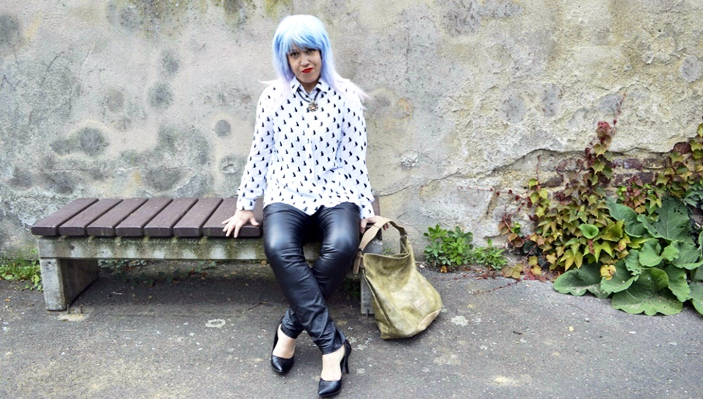 Autumn Streetstyle with Blouse & Retro adidas Blouson