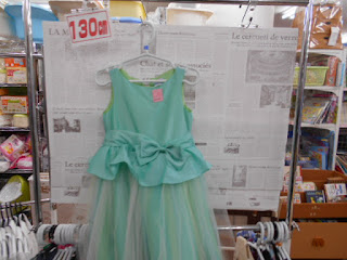 中古品　女児　パステルグリーン　ドレス　１３０㎝　９９０円