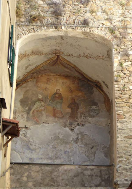 affresco che raffigura la Madonna insieme a San Francesco e San Benedetto Revelli