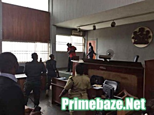 [Video] Man remanded in jail for raping daughter, attempts suicide in court