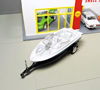 GreenLight Hitch & Tow 2013 Ford Explorer and Boat with Trailer