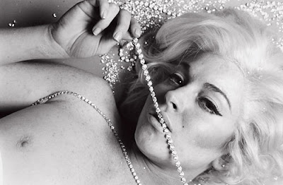 Lindsay Lohan fazendo topless no estilo Marilyn Monroe