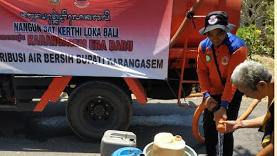  BPBD Distribusikan Air Bersih Untuk 84 Jiwa di Desa Seraya Tengah
