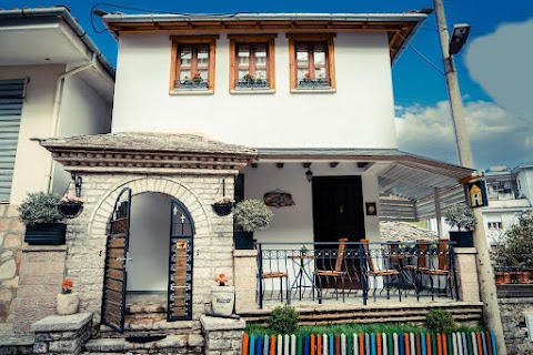 Hotel Domino  ( Gjirokaster )